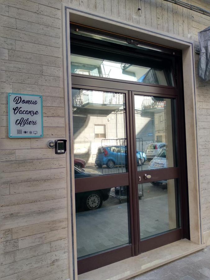 Domus Vacanze Alfieri 曼弗雷多尼亚 外观 照片